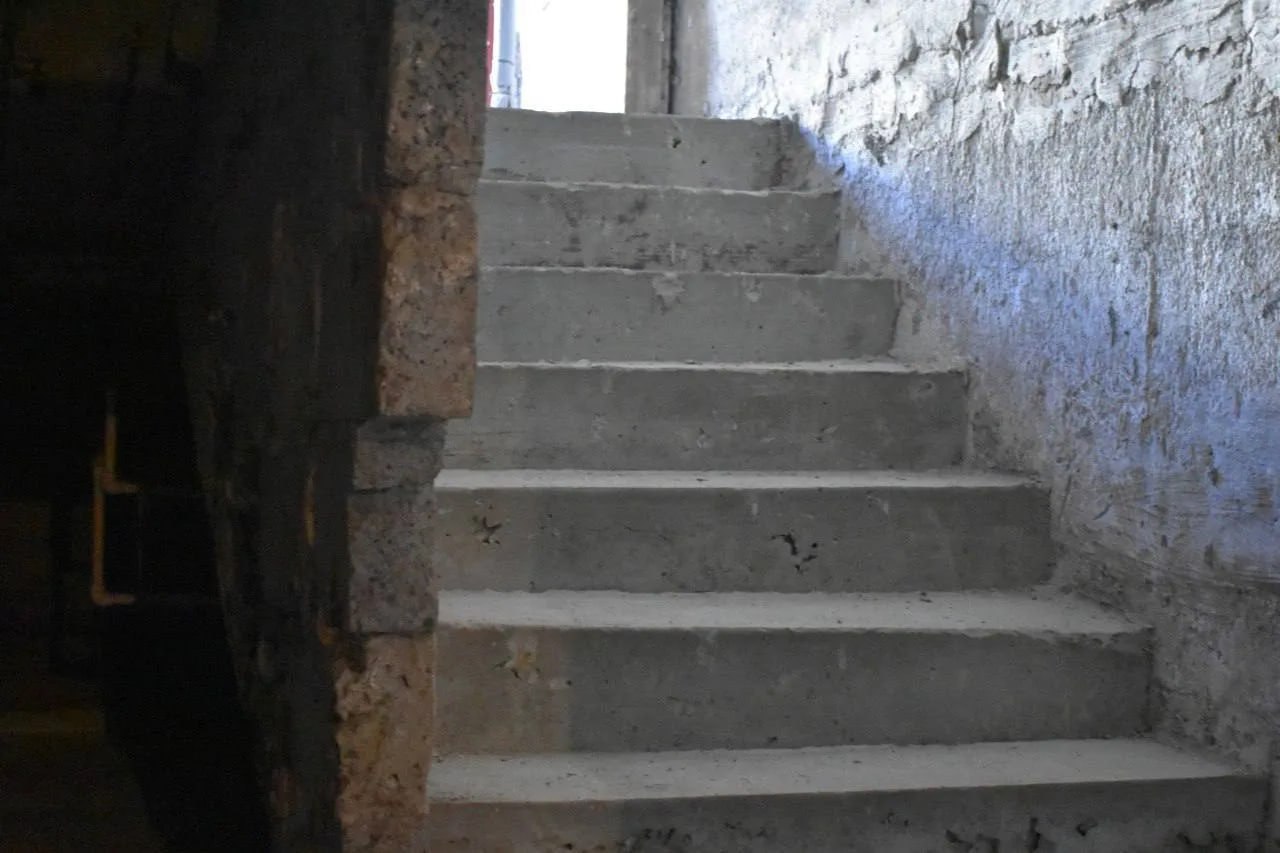 В Углегорске продолжают приводить в порядок подвалы многоквартирных домов