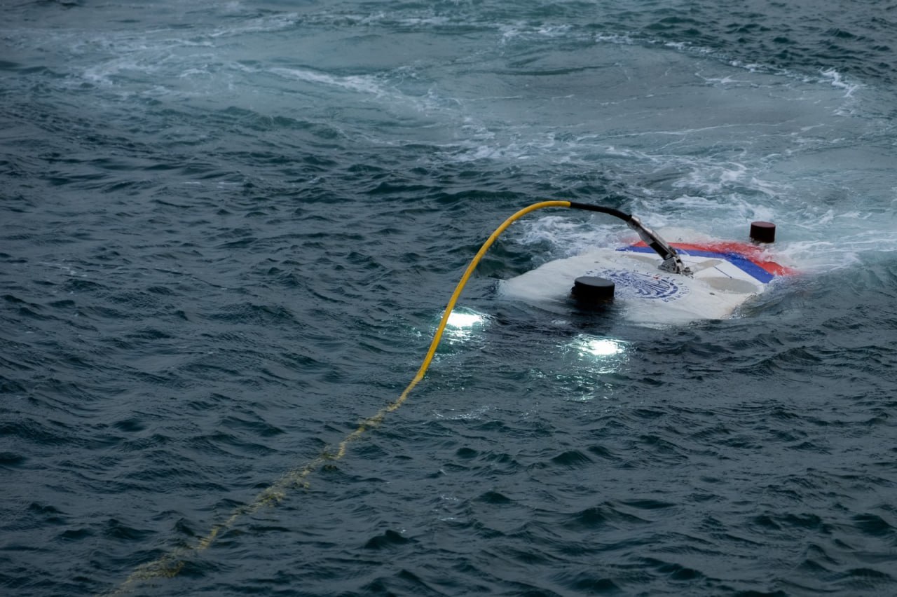 Двигатель упавшего советского истребителя подняли со дна моря у берегов Сахалина Двигатель упавшего советского истребителя подняли со дна моря у берегов Сахалина