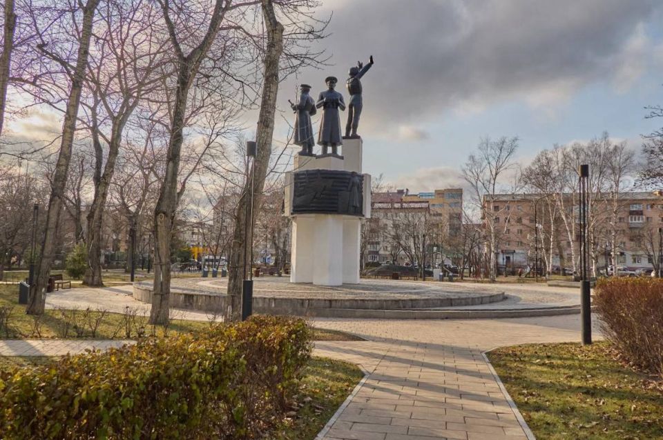 Время для небольшой паузы. Остановитесь на минутку, чтобы заметить, как красивы наши улицы в осеннем уборе: золотые кроны деревьев, уютные дворики, знакомые с детства уголки и новые скверы
