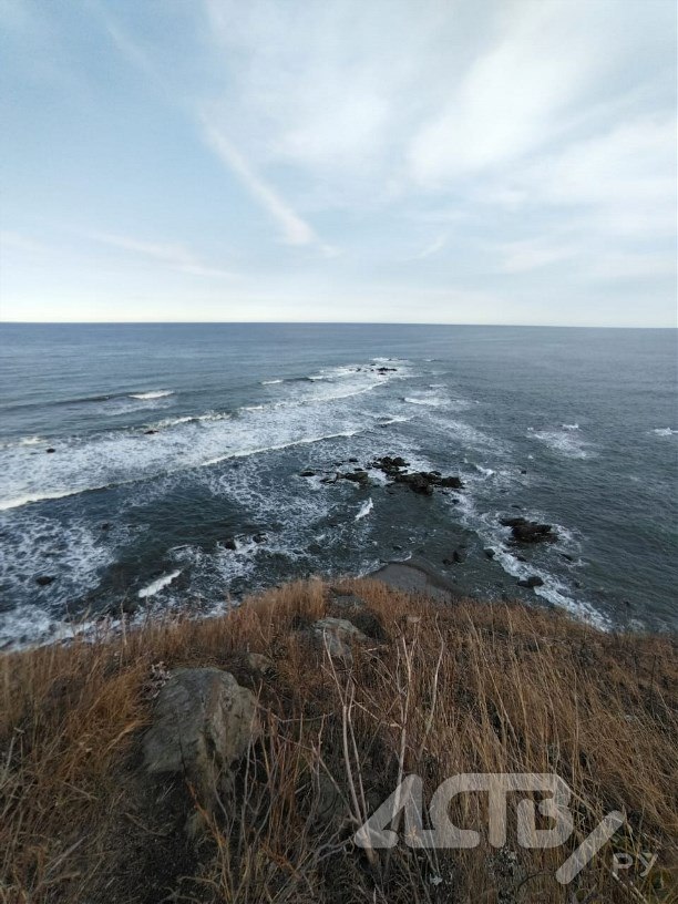 Туристы не отпускают живописный мыс Острый на Сахалине даже в ноябре Туристы не отпускают живописный мыс Острый на Сахалине даже в ноябре