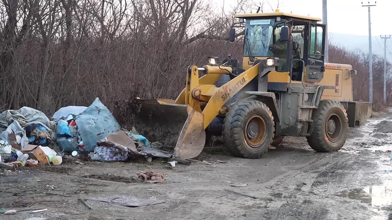 Власти Южно-Сахалинска продолжают неравную борьбу с несанкционированными свалками