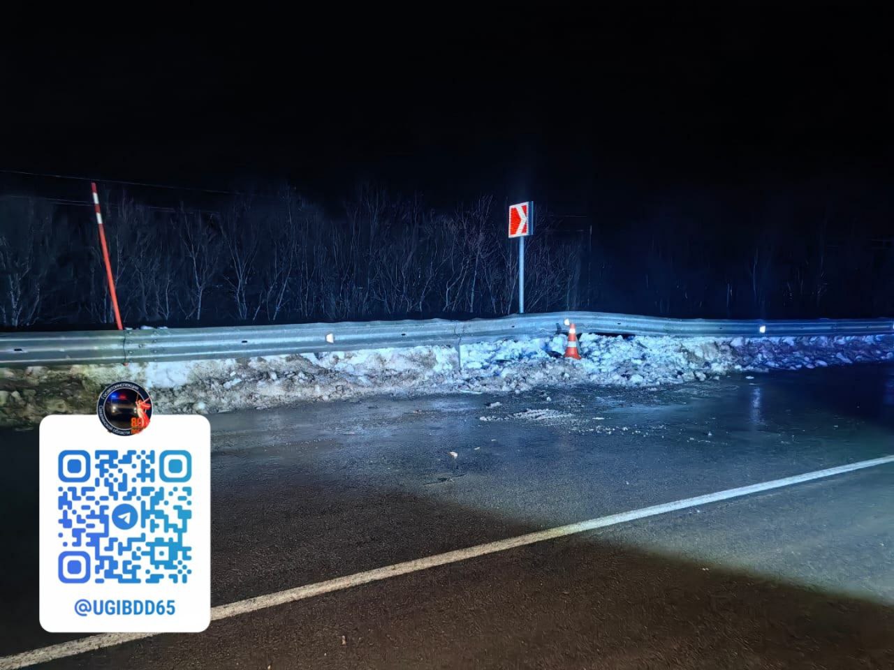 Водитель Toyota Corolla не справился с управлением и врезался в ограждение