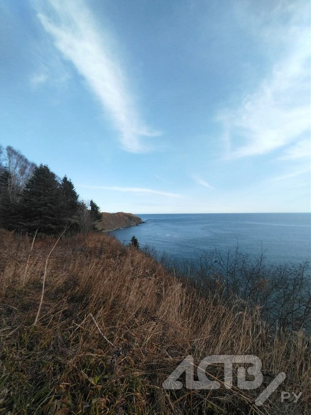 Туристы не отпускают живописный мыс Острый на Сахалине даже в ноябре Туристы не отпускают живописный мыс Острый на Сахалине даже в ноябре