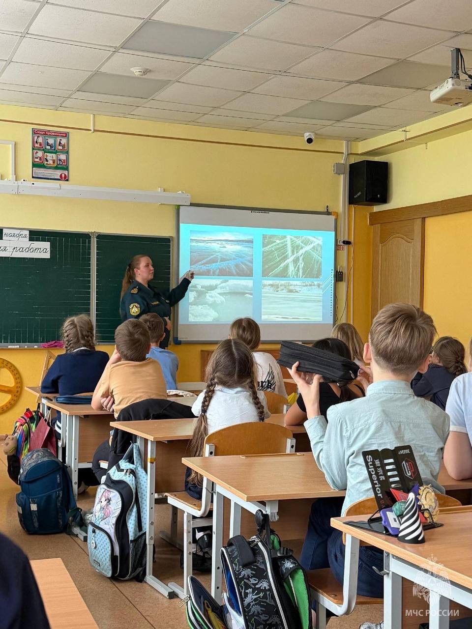 Инспекторы ГИМС учат детей безопасности на льду Инспекторы ГИМС учат детей безопасности на льду