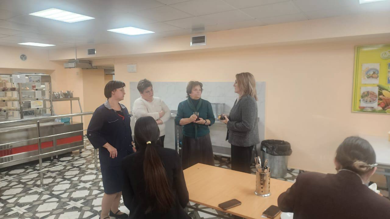 Детей в школе Южно-Сахалинска будут реже кормить макаронами с сыром Детей в школе Южно-Сахалинска будут реже кормить макаронами с сыром