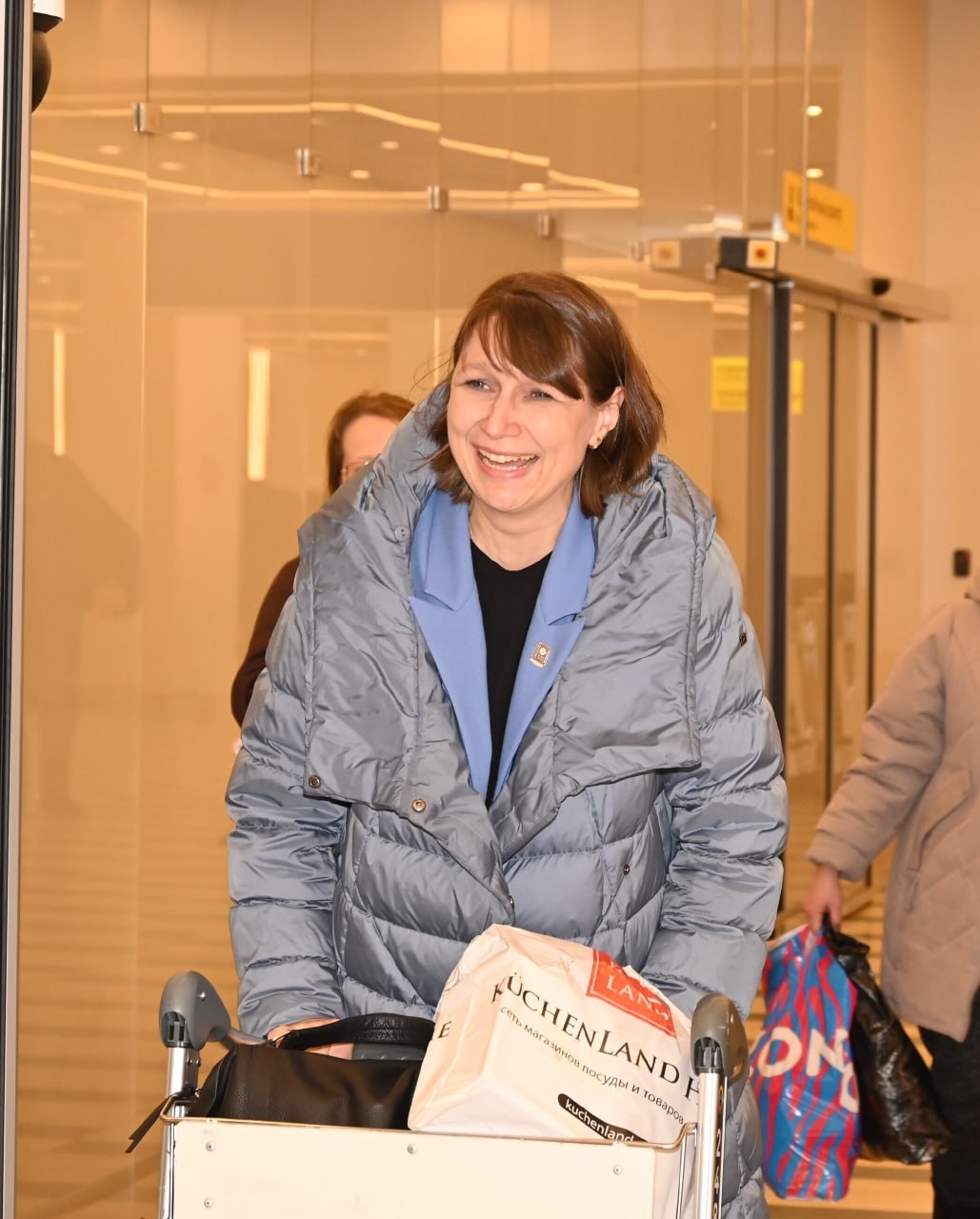 Лучшего библиотекаря России креативно встретили в аэропорту Южно-Сахалинска Лучшего библиотекаря России креативно встретили в аэропорту Южно-Сахалинска