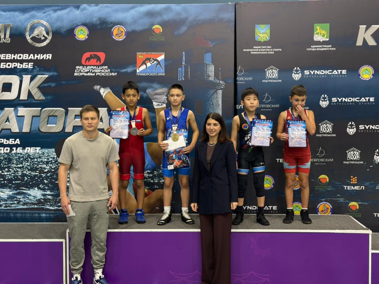 Сахалинские борцы завоевали 15 медалей на Кубке Губернатора Приморского края Сахалинские борцы завоевали 15 медалей на Кубке Губернатора Приморского края