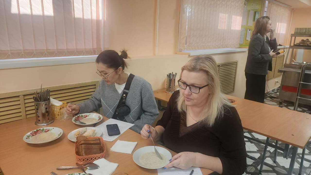 Детей в школе Южно-Сахалинска будут реже кормить макаронами с сыром Детей в школе Южно-Сахалинска будут реже кормить макаронами с сыром