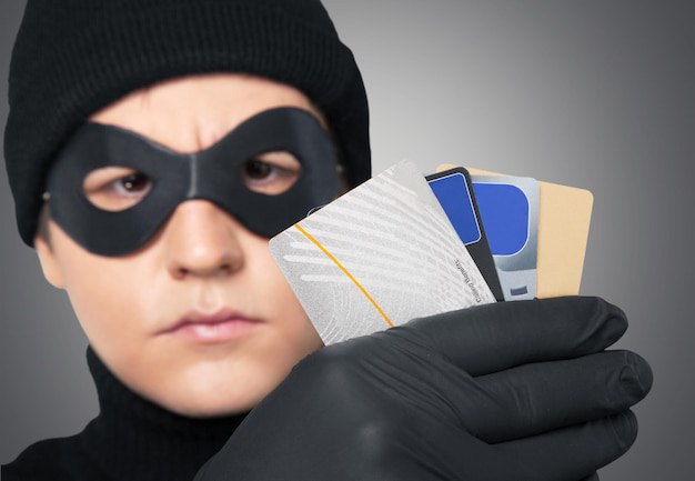 Жители Сахалина стали жертвами мошенников