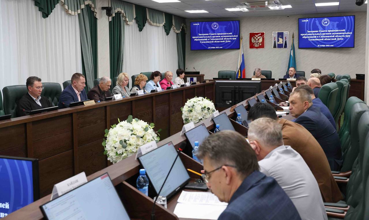 Переработка мусора и уход за воинскими захоронениями – главные темы заседания Совета председателей в областной Думе