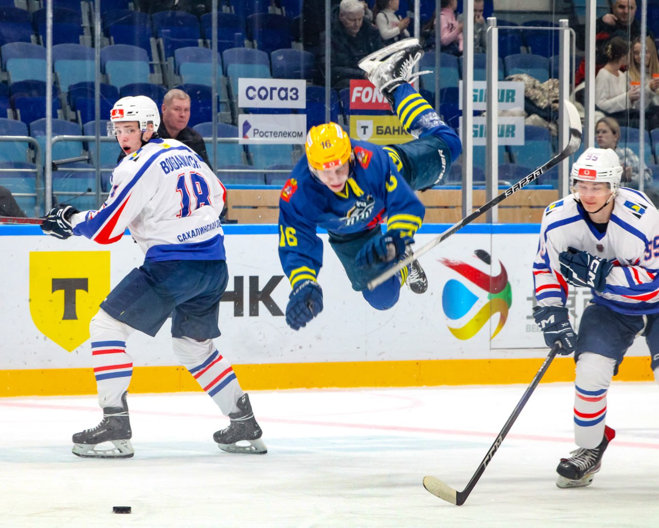 "Сахалинские Акулы" отправляются в Мытищи после победного дубля в Туле "Сахалинские Акулы" отправляются в Мытищи после победного дубля в Туле
