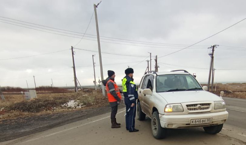 На Сахалине напомнили водителям о правилах проезда железнодорожных путей На Сахалине напомнили водителям о правилах проезда железнодорожных путей