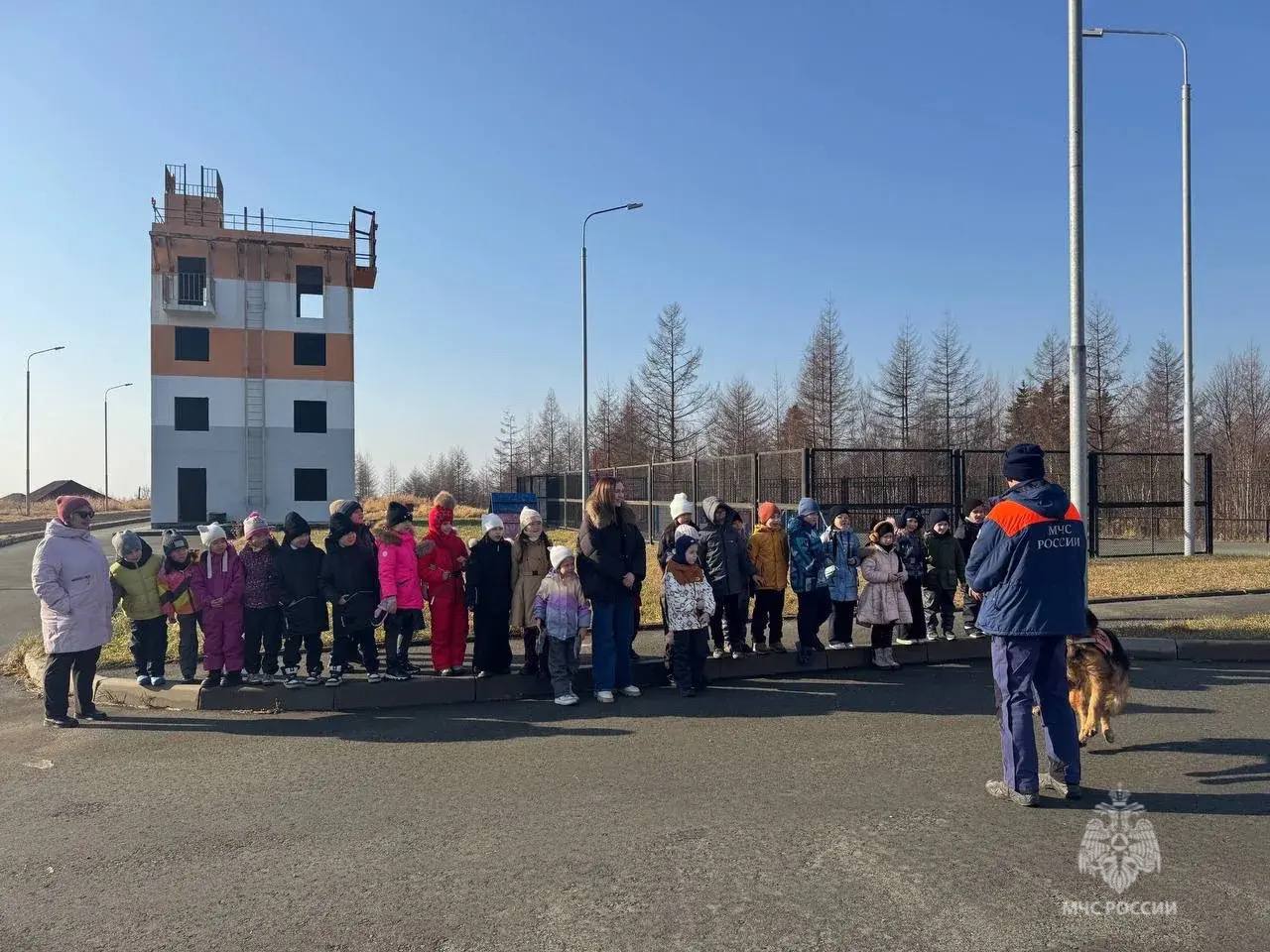 Первоклассники в гостях у спасателей Первоклассники в гостях у спасателей