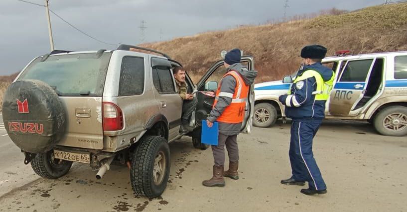 На Сахалине напомнили водителям о правилах проезда железнодорожных путей На Сахалине напомнили водителям о правилах проезда железнодорожных путей