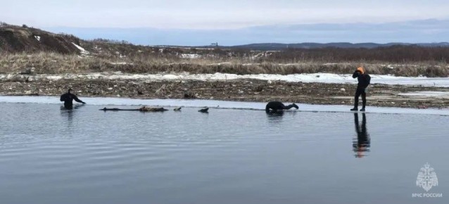 Спасатели МЧС России продолжают поиски в Томаринском районе