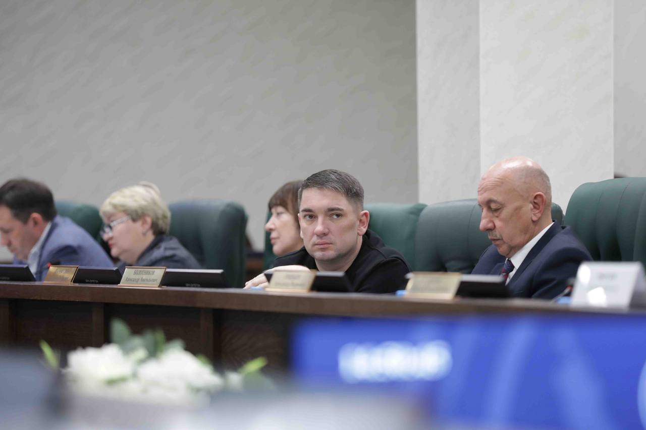 Переработка мусора и уход за воинскими захоронениями – главные темы заседания Совета председателей в областной Думе Переработка мусора и уход за воинскими захоронениями – главные темы заседания Совета председателей в областной Думе