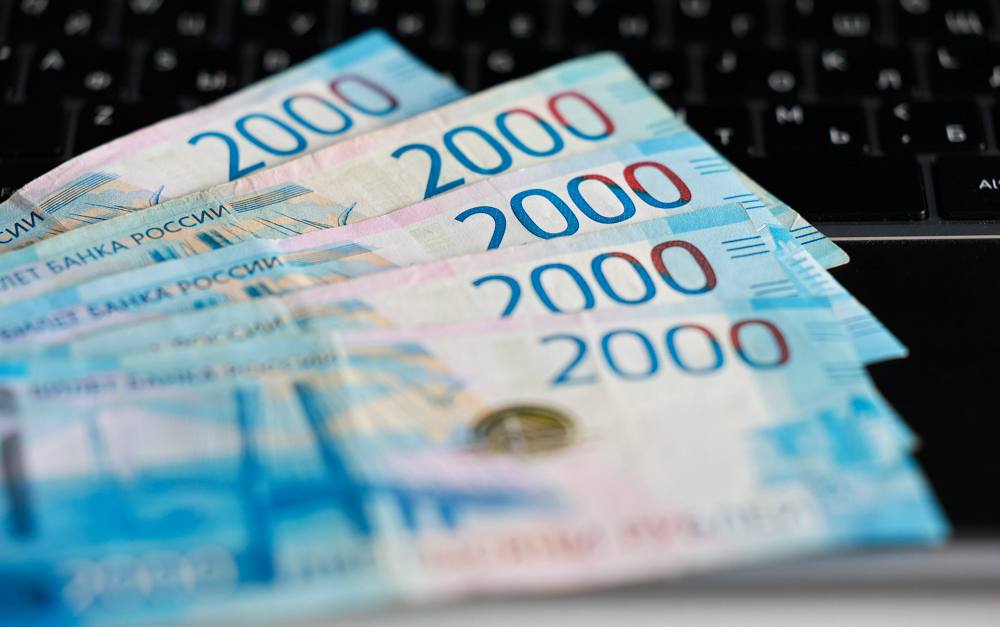 Житель Охи не дал отцу перевести 270 тысяч рублей мошенникам