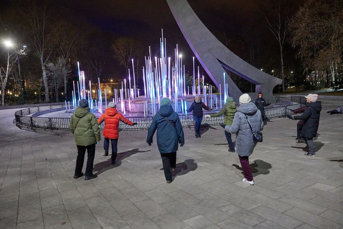 В городском парке Южно-Сахалинска проходят бесплатные оздоровительные прогулки В городском парке Южно-Сахалинска проходят бесплатные оздоровительные прогулки