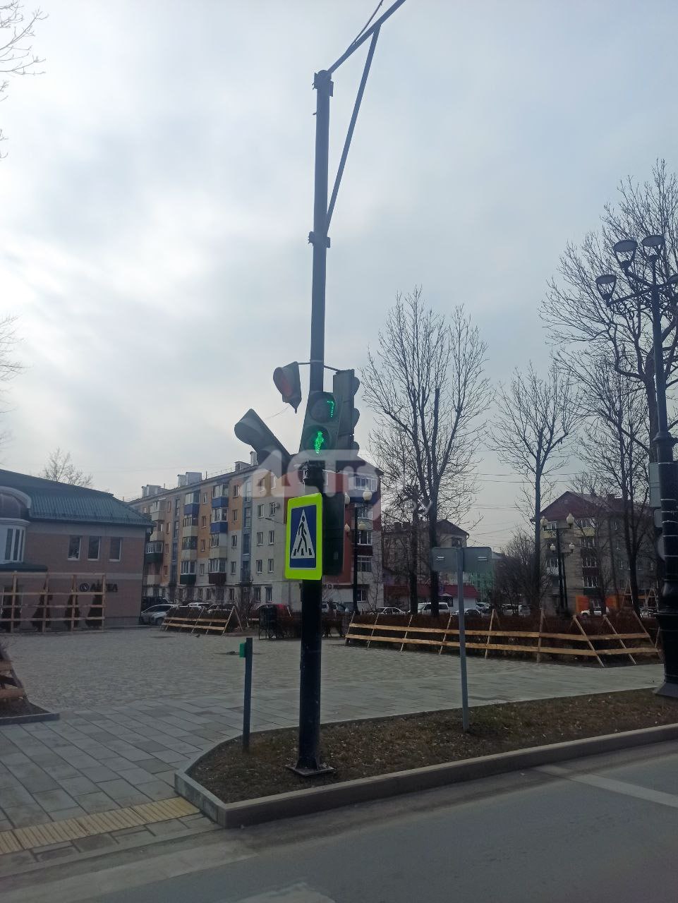 #ваствпишут, что светофор рискует упасть кому-то на голову в Южно-Сахалинске #ваствпишут, что светофор рискует упасть кому-то на голову в Южно-Сахалинске