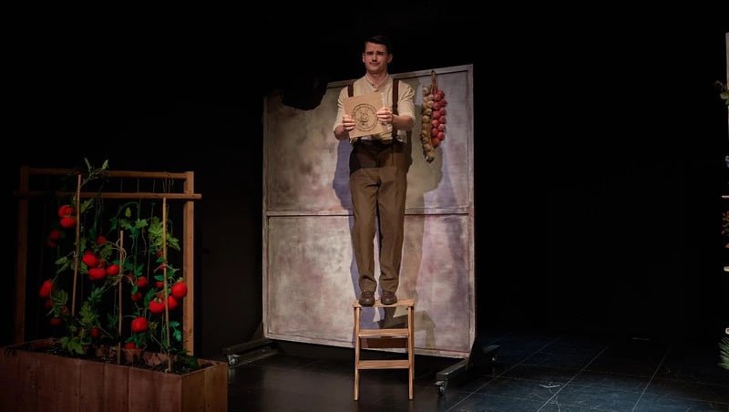 Проза Паустовского и Абрамова ожила на сцене сахалинского Чехов-центра Проза Паустовского и Абрамова ожила на сцене сахалинского Чехов-центра