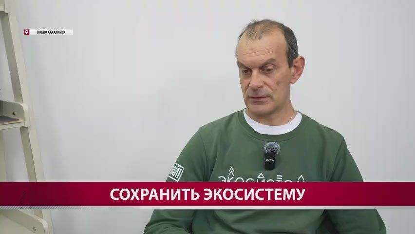 С недавних пор берег реки Лютога в Анивском районе выглядит так: здоровые и молодые деревья лежат в водоёме, а участок, где росли кроны, пустует