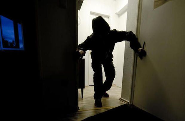 Полиция ОМВД России «Охинский» задержала подозреваемого в краже из общежития