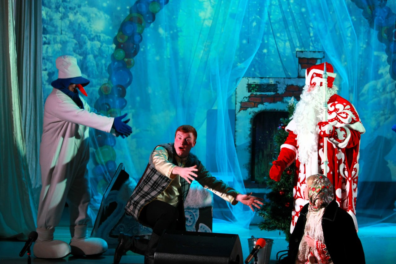 "Волшебный дебют": приехавший на Сахалин режиссер из Канады представил свой первый спектакль "Волшебный дебют": приехавший на Сахалин режиссер из Канады представил свой первый спектакль