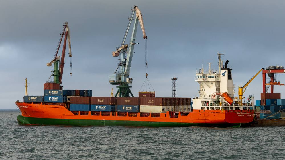 Порт в Корсакове перешел на круглосуточный режим работы