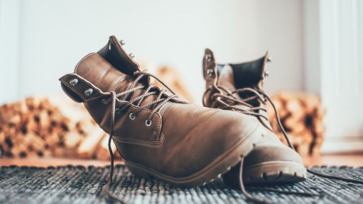 Дурной запах от обуви исчезнет на раз-два: поможет хитрость советских хозяек