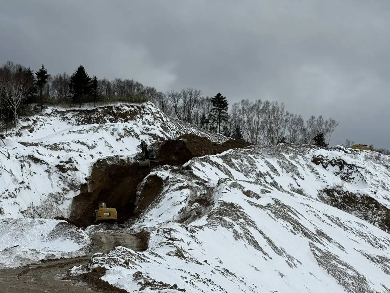 В регионе приступили к капитальному ремонту одного из самых непростых участков - Холмского перевала
