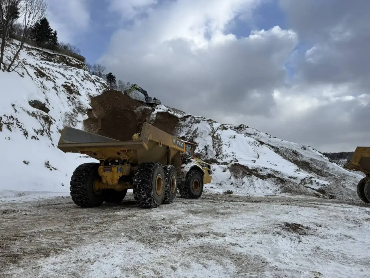 В регионе приступили к капитальному ремонту одного из самых непростых участков - Холмского перевала В регионе приступили к капитальному ремонту одного из самых непростых участков - Холмского перевала