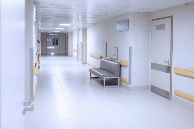 На Сахалине санитара подозревают в краже телефона у пациентки