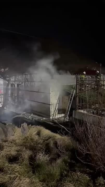 В Курильске горит здание банка