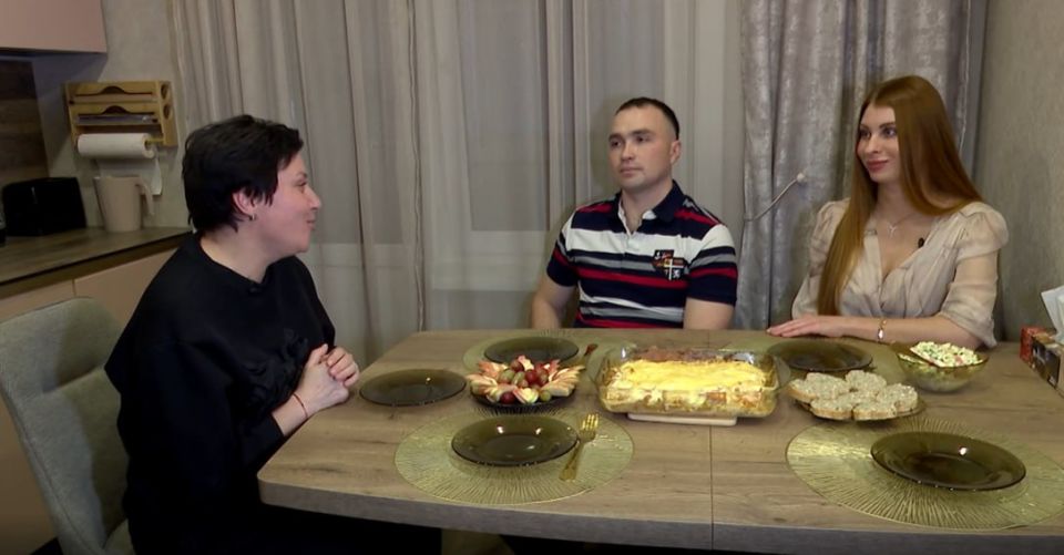 Он сделал ей предложение прямо на плацу, перед всем строем, торжественно и красиво