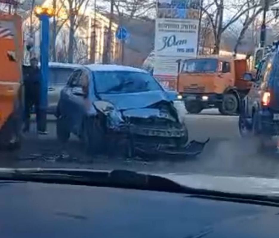 с участием трёх автомобилей произошло в Южно-Сахалинске