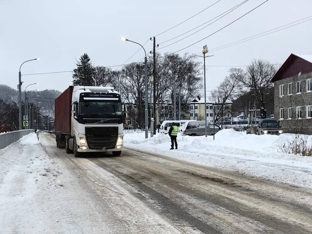 В южных районах Сахалина перешли на зимнее содержание дорог В южных районах Сахалина перешли на зимнее содержание дорог