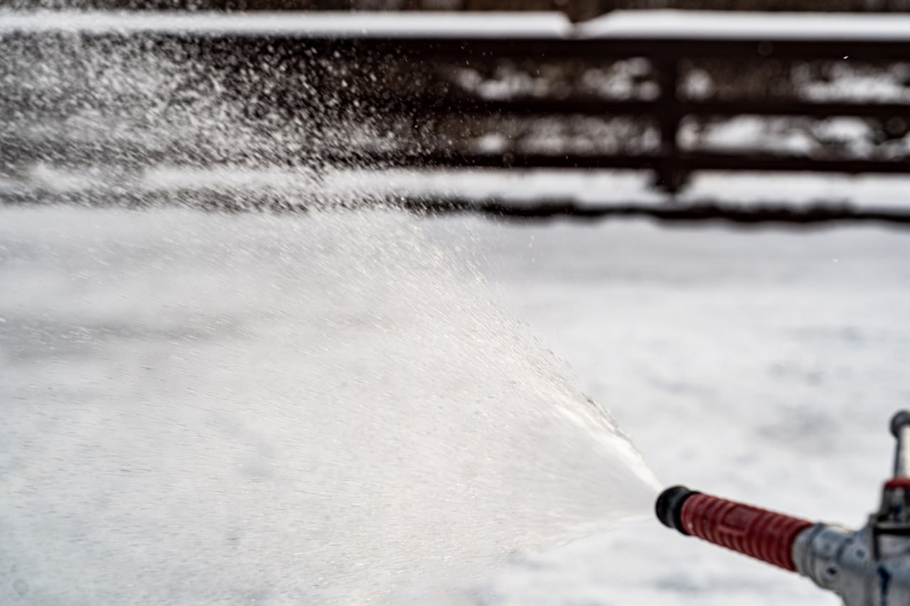 Каток с айс-матами готовится к открытию в парке Южно-Сахалинска Каток с айс-матами готовится к открытию в парке Южно-Сахалинска