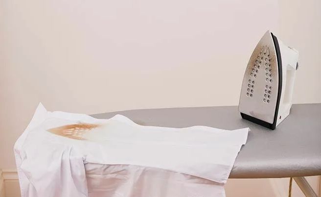 Как избежать беды с утюгом: секреты чистоты и долговечности