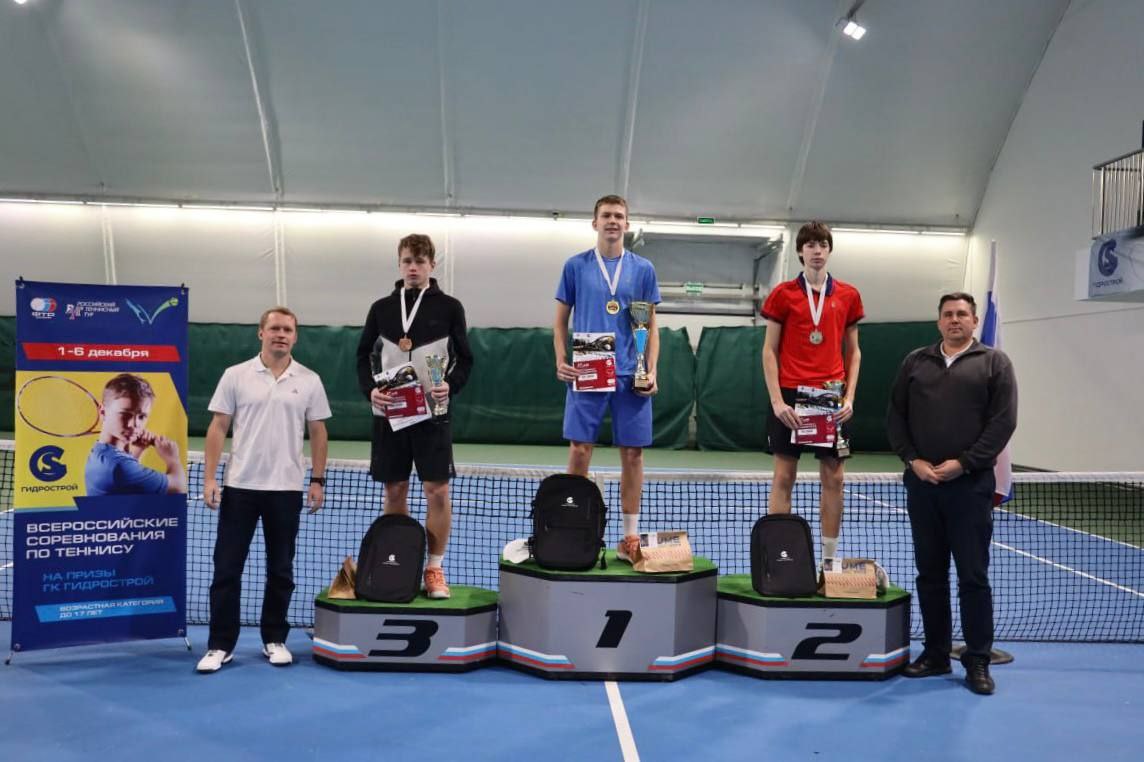 На Сахалине определили сильнейших теннисистов На Сахалине определили сильнейших теннисистов