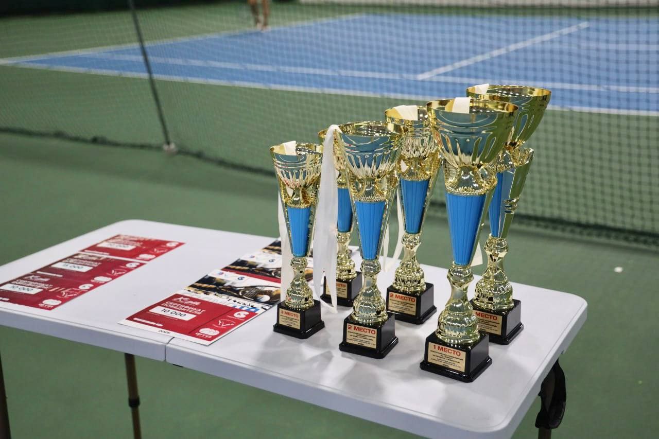 На Сахалине определили сильнейших теннисистов На Сахалине определили сильнейших теннисистов