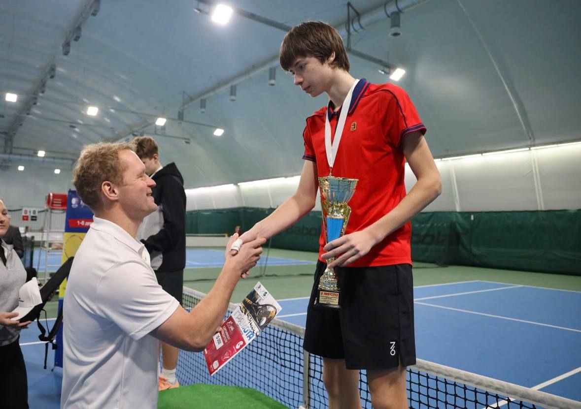 На Сахалине определили сильнейших теннисистов На Сахалине определили сильнейших теннисистов