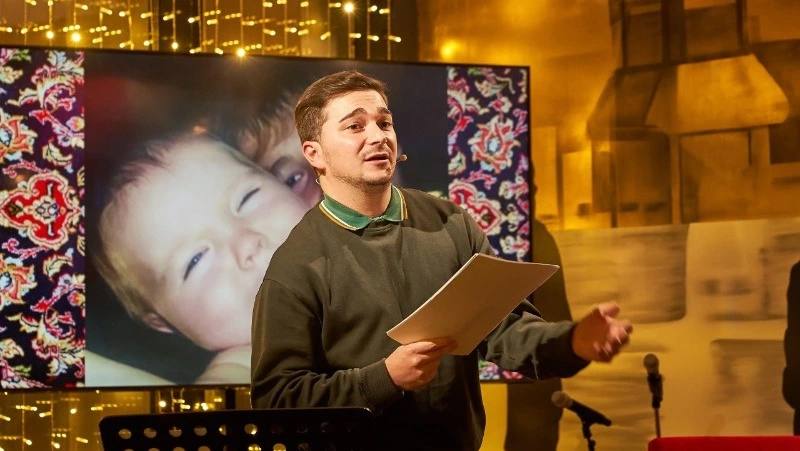 «Счастливый человек»: артист Чехов-центра Руслан Алямшин отпраздновал день рождения со зрителями