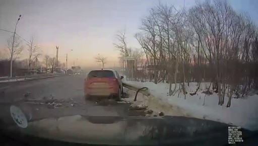 Две иномарки столкнулись у поворота на психбольницу в Южно-Сахалинске