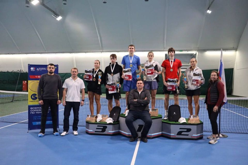 На Сахалине определили сильнейших теннисистов