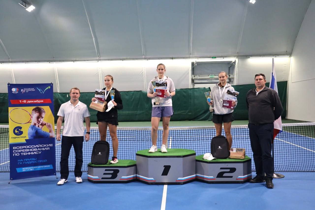 На Сахалине определили сильнейших теннисистов На Сахалине определили сильнейших теннисистов