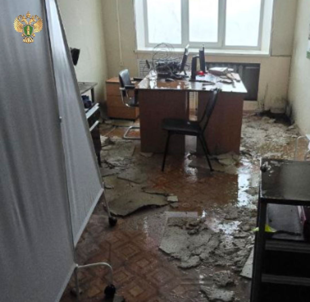 Появились первые кадры поврежденной больницы после землетрясения на Северных Курилах Появились первые кадры поврежденной больницы после землетрясения на Северных Курилах