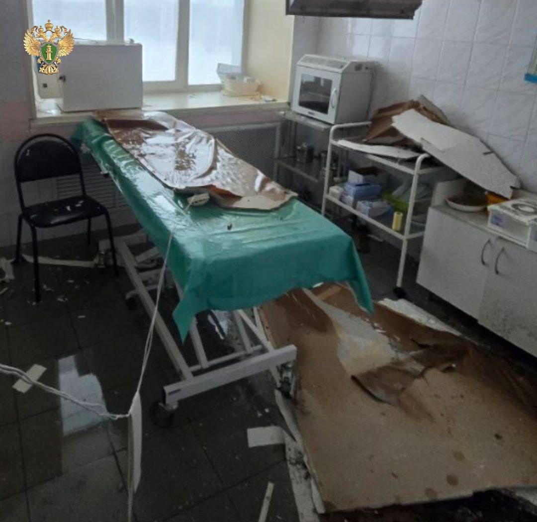 При землетрясении в Северо-Курильске повреждено здание центральной районной больницы При землетрясении в Северо-Курильске повреждено здание центральной районной больницы