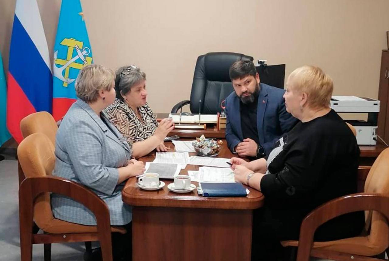 Наталья Захарчук с рабочей поездкой побывала в Углегорском округе Наталья Захарчук с рабочей поездкой побывала в Углегорском округе