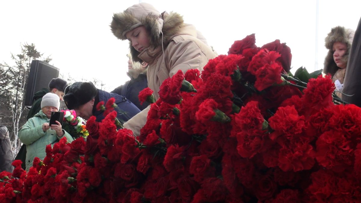 В Южно-Сахалинске почтили память Героев Отечества В Южно-Сахалинске почтили память Героев Отечества