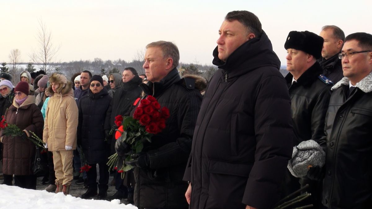 В Южно-Сахалинске почтили память Героев Отечества В Южно-Сахалинске почтили память Героев Отечества